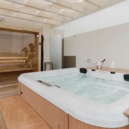 Casa Umeli With Jacuzzi And Sauna 住宿加早餐酒店